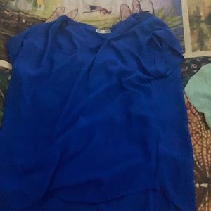 I’m selling a lovley royal blue shirt